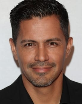 Jay Hernandez